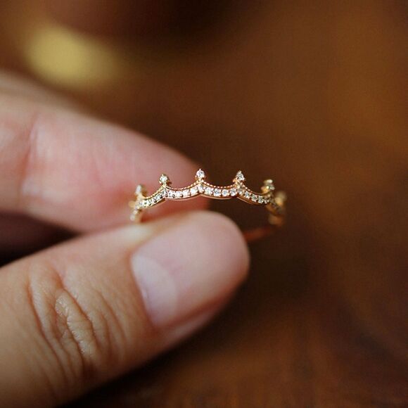 925 Silver Vintage Elegant Crown Ring with Synthetic Zirconia - Picture 2 of 7